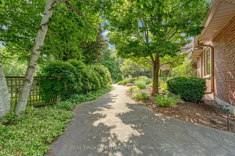 18 Fox Run Drive Puslinch ON N0B 2J0