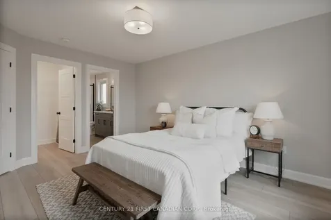 21 Hamilton Street North Middlesex ON N0M 1A0