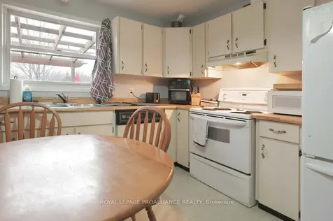 90 Livingstone Avenue W Centre Hastings ON K0K 2K0