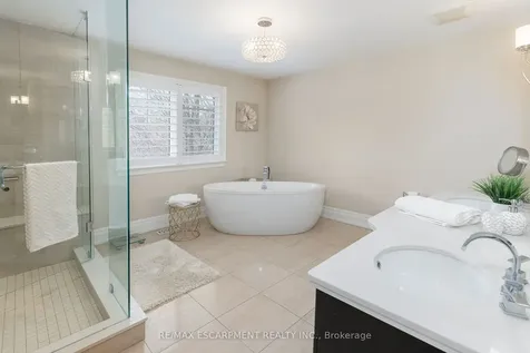 400 Hamilton Drive Hamilton ON L9G 2B1