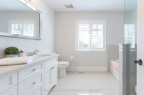 400 Hamilton Drive Hamilton ON L9G 2B1