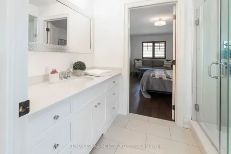 400 Hamilton Drive Hamilton ON L9G 2B1