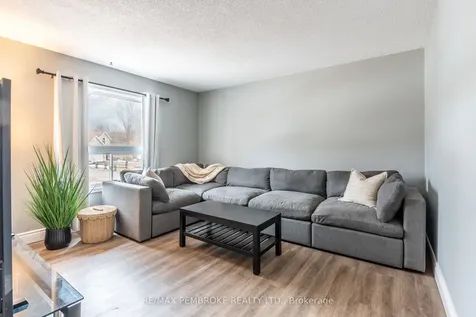 24 Earl Street Petawawa ON K8H 3M4