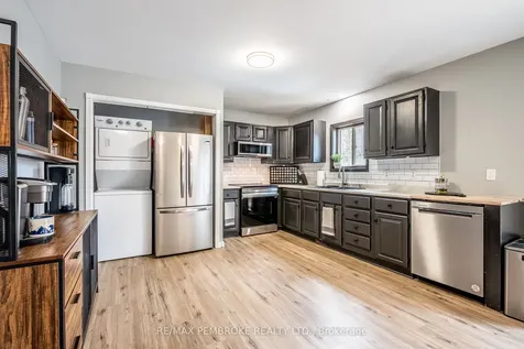 24 Earl Street Petawawa ON K8H 3M4