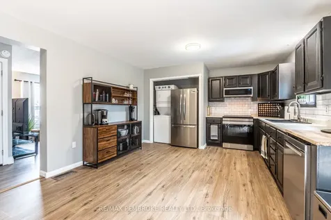 24 Earl Street Petawawa ON K8H 3M4