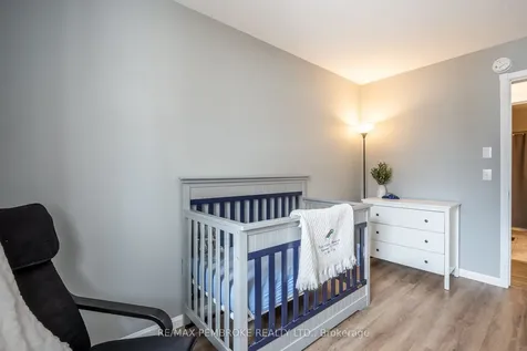 24 Earl Street Petawawa ON K8H 3M4