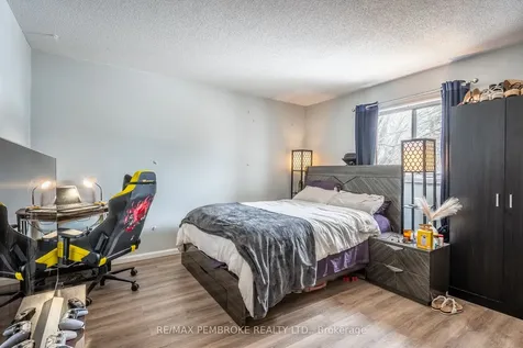 24 Earl Street Petawawa ON K8H 3M4