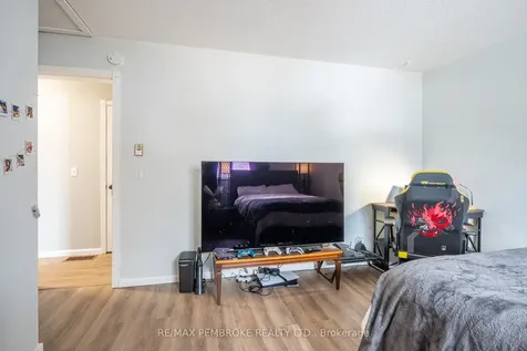 24 Earl Street Petawawa ON K8H 3M4