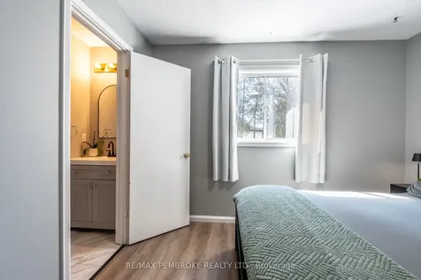24 Earl Street Petawawa ON K8H 3M4