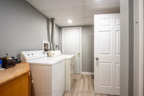 24 Earl Street Petawawa ON K8H 3M4