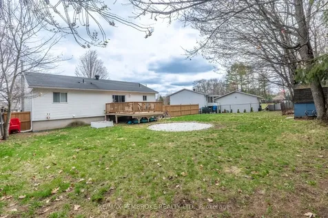 24 Earl Street Petawawa ON K8H 3M4