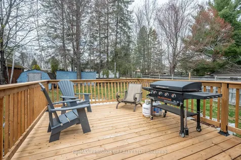 24 Earl Street Petawawa ON K8H 3M4