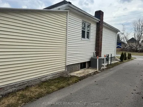 92 Ware Street Peterborough ON K9J 2B7
