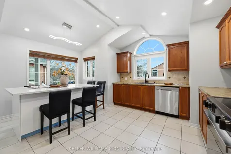 125 Castle Glen Crescent Kanata ON K2L 4G9