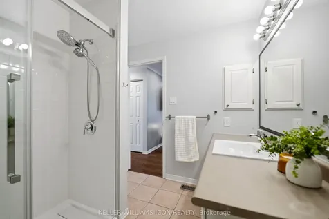125 Castle Glen Crescent Kanata ON K2L 4G9