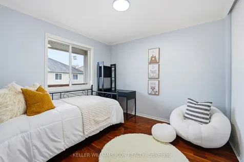 125 Castle Glen Crescent Kanata ON K2L 4G9