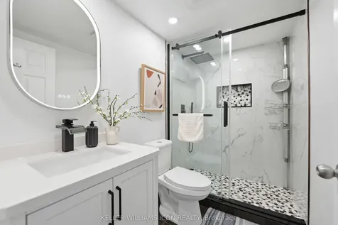 125 Castle Glen Crescent Kanata ON K2L 4G9