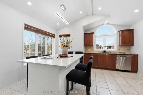 125 Castle Glen Crescent Kanata ON K2L 4G9