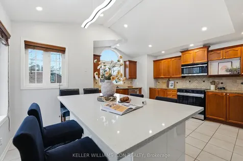 125 Castle Glen Crescent Kanata ON K2L 4G9