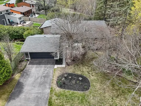 26 Amundsen Crescent Kanata ON K2L 1A7