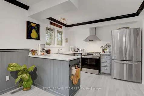 26 Amundsen Crescent Kanata ON K2L 1A7