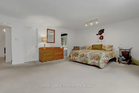 26 Amundsen Crescent Kanata ON K2L 1A7