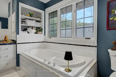 26 Amundsen Crescent Kanata ON K2L 1A7