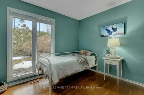 26 Amundsen Crescent Kanata ON K2L 1A7