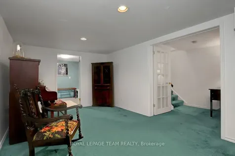 26 Amundsen Crescent Kanata ON K2L 1A7