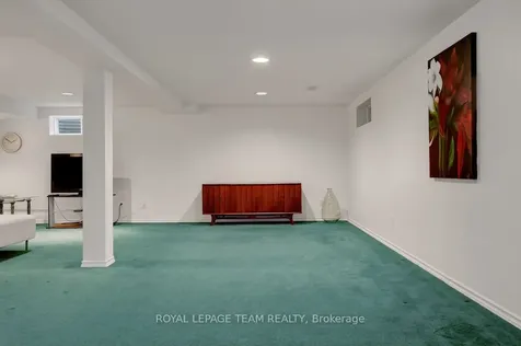 26 Amundsen Crescent Kanata ON K2L 1A7