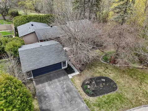 26 Amundsen Crescent Kanata ON K2L 1A7