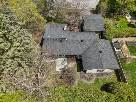 26 Amundsen Crescent Kanata ON K2L 1A7