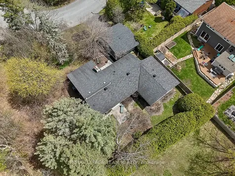 26 Amundsen Crescent Kanata ON K2L 1A7