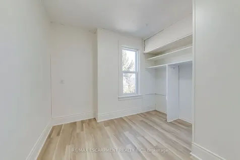 4456 Ellis Street Niagara Falls ON L2E 1H4