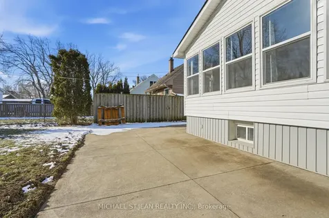 176 Adair Avenue N Hamilton ON L8H 6A9