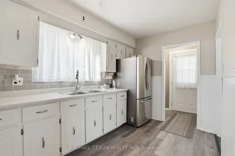 176 Adair Avenue N Hamilton ON L8H 6A9
