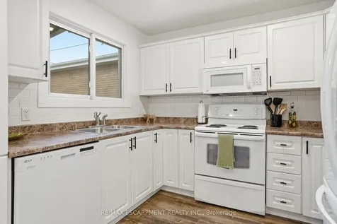 68 Delena Avenue N Hamilton ON L8H 6B7
