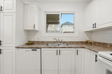 68 Delena Avenue N Hamilton ON L8H 6B7