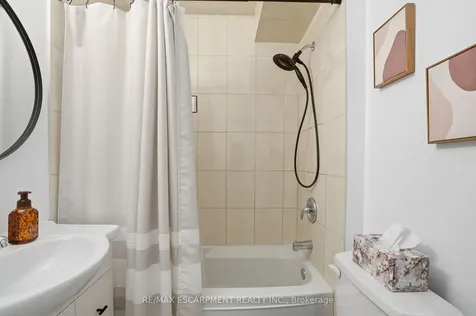 68 Delena Avenue N Hamilton ON L8H 6B7