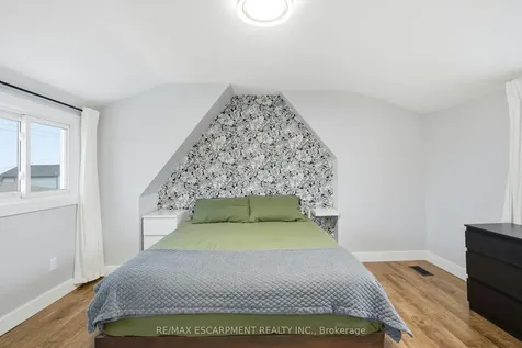 68 Delena Avenue N Hamilton ON L8H 6B7