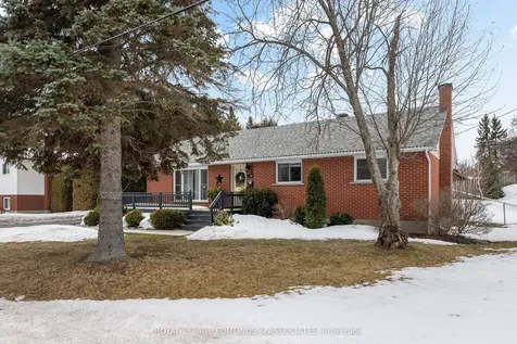 94 Oak Street W Laurentian Valley ON K8A 7R3
