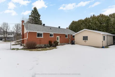 94 Oak Street W Laurentian Valley ON K8A 7R3