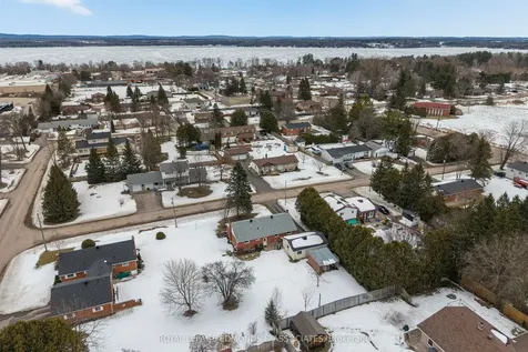 94 Oak Street W Laurentian Valley ON K8A 7R3