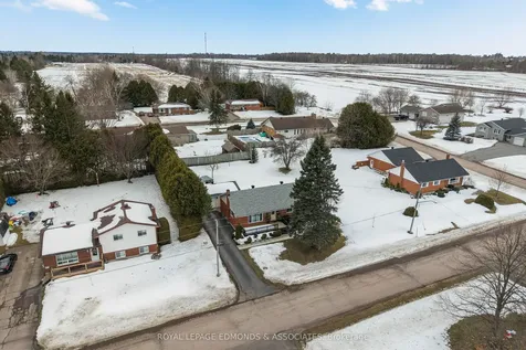 94 Oak Street W Laurentian Valley ON K8A 7R3