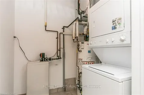 165 Duke Street E Waterloo ON N2H 6T8