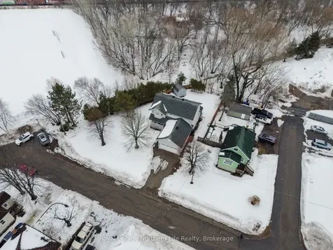 30 Gladstone Avenue North Bay ON P1A 2L3