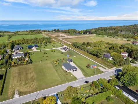 33 Wellington Street S Ashfield-colborne-wawanosh ON N7A 3X9