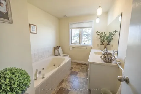 5029 Falconbridge Drive Southwest Middlesex ON N0L 1A0