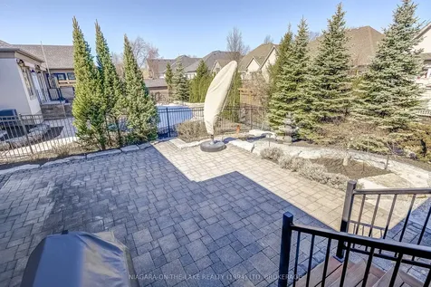 12 Stoneridge Crescent Niagara-on-the-lake ON L0S 1J1