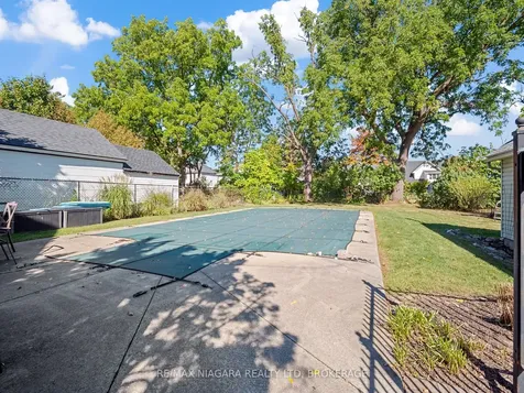 18 Emerick Avenue Fort Erie ON L2A 2W3